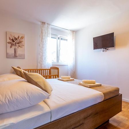 Apolon 2Bdr Apartment With Balcony Zadar Bagian luar foto