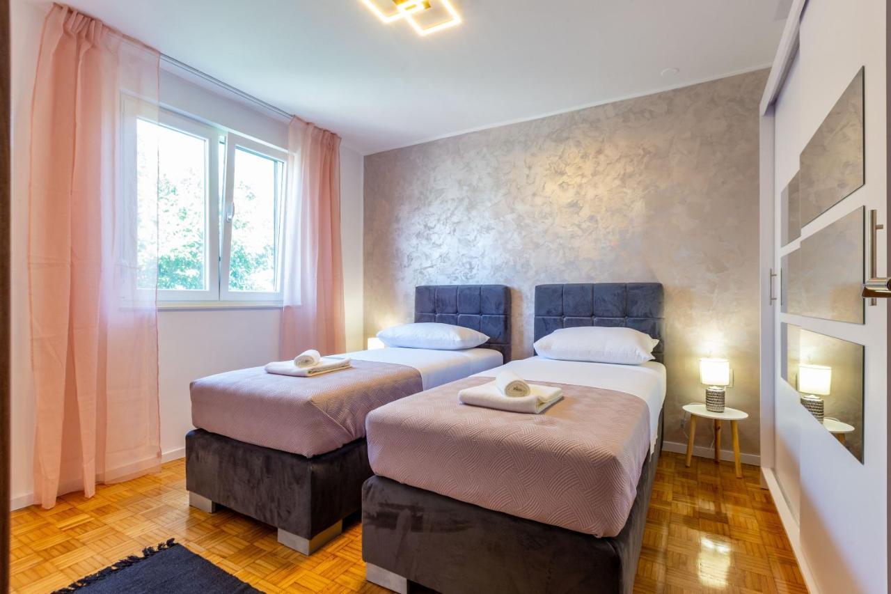 Apolon 2Bdr Apartment With Balcony Zadar Bagian luar foto
