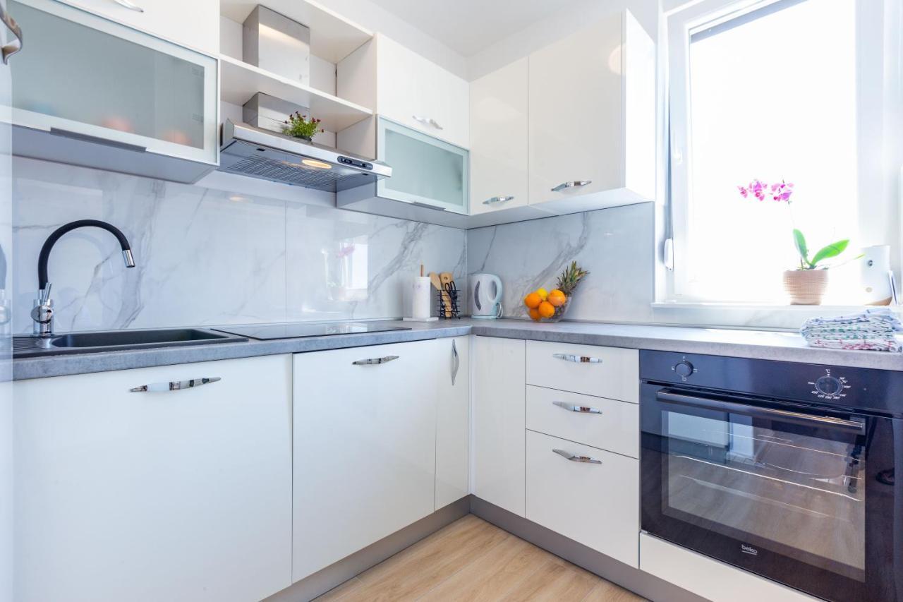 Apolon 2Bdr Apartment With Balcony Zadar Bagian luar foto