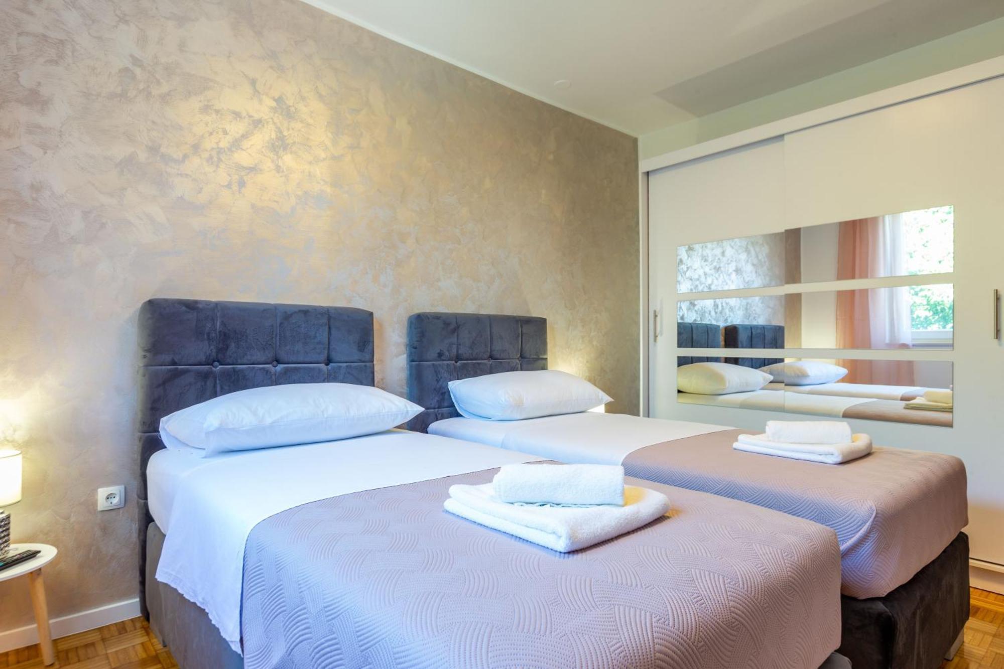Apolon 2Bdr Apartment With Balcony Zadar Bagian luar foto