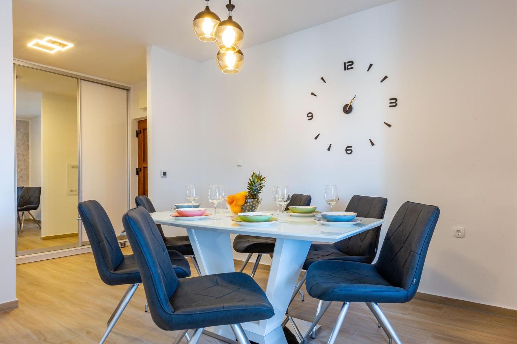 Apolon 2Bdr Apartment With Balcony Zadar Bagian luar foto