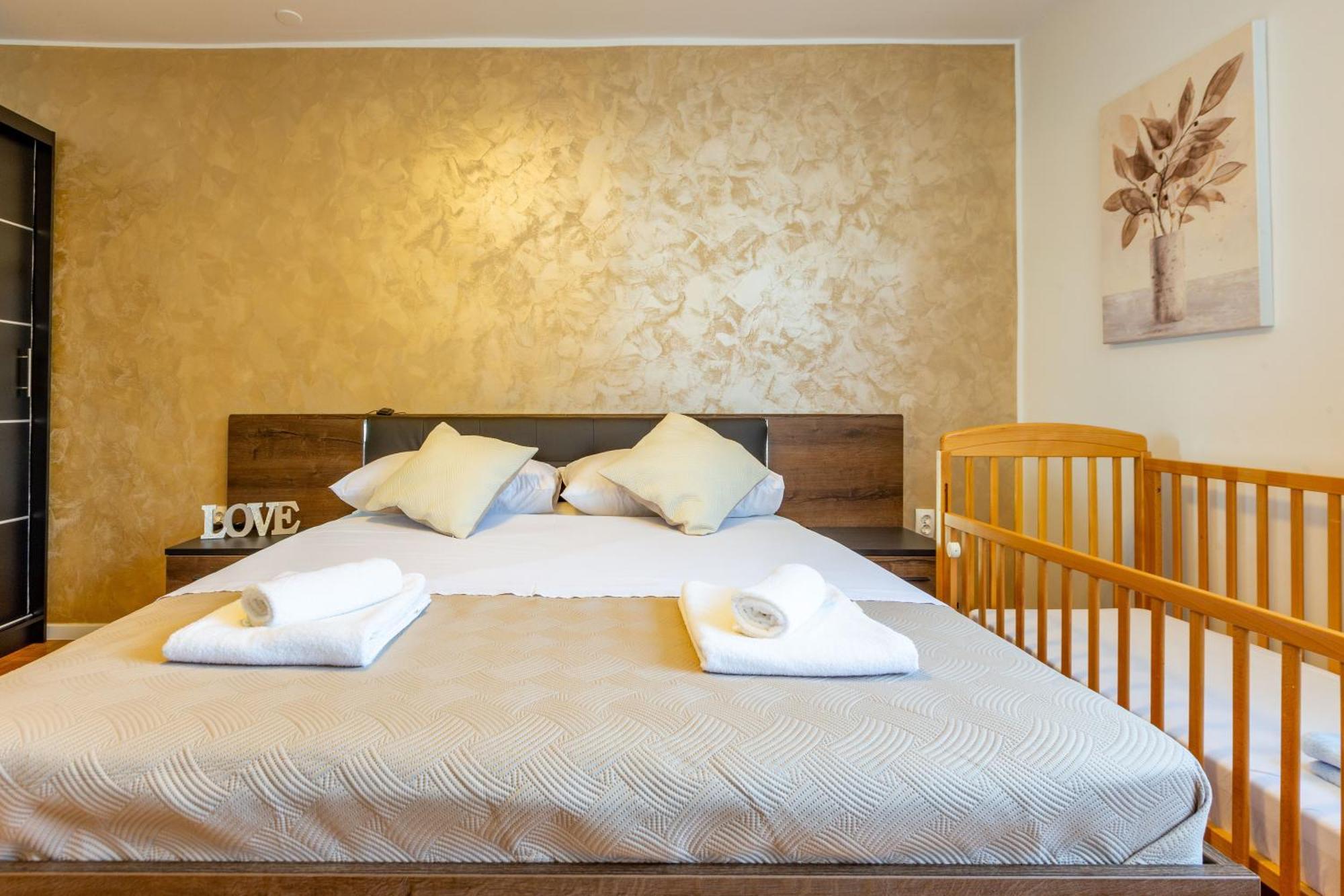 Apolon 2Bdr Apartment With Balcony Zadar Bagian luar foto