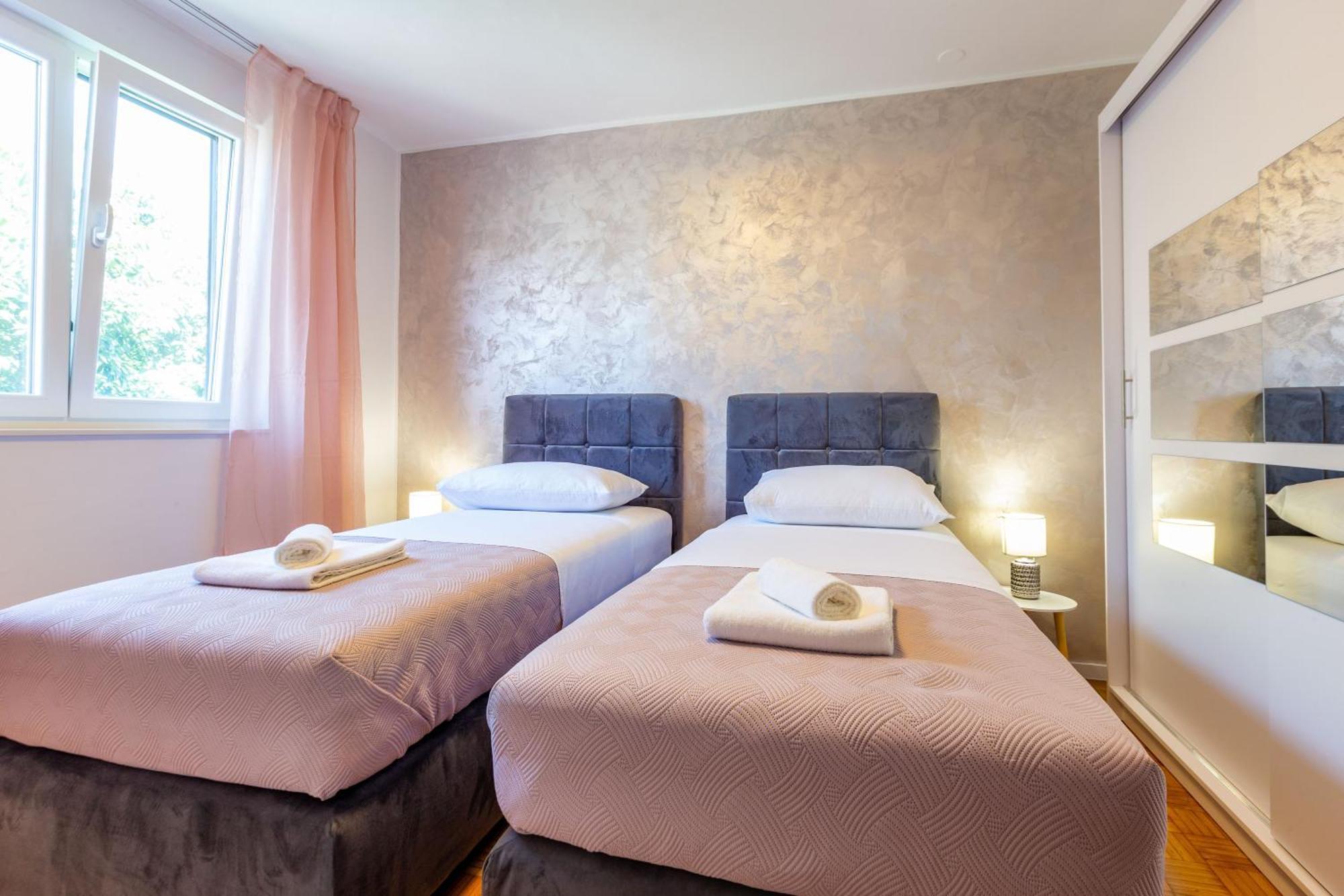Apolon 2Bdr Apartment With Balcony Zadar Bagian luar foto