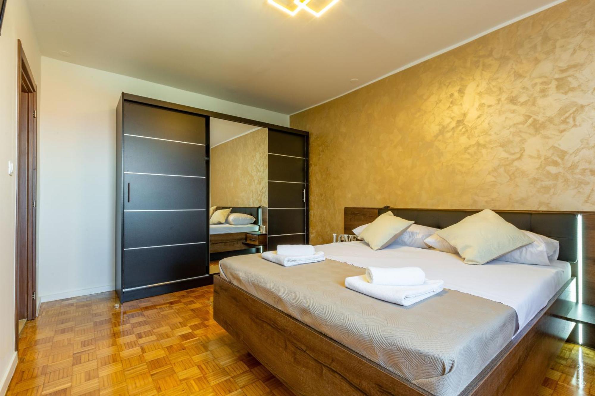 Apolon 2Bdr Apartment With Balcony Zadar Bagian luar foto