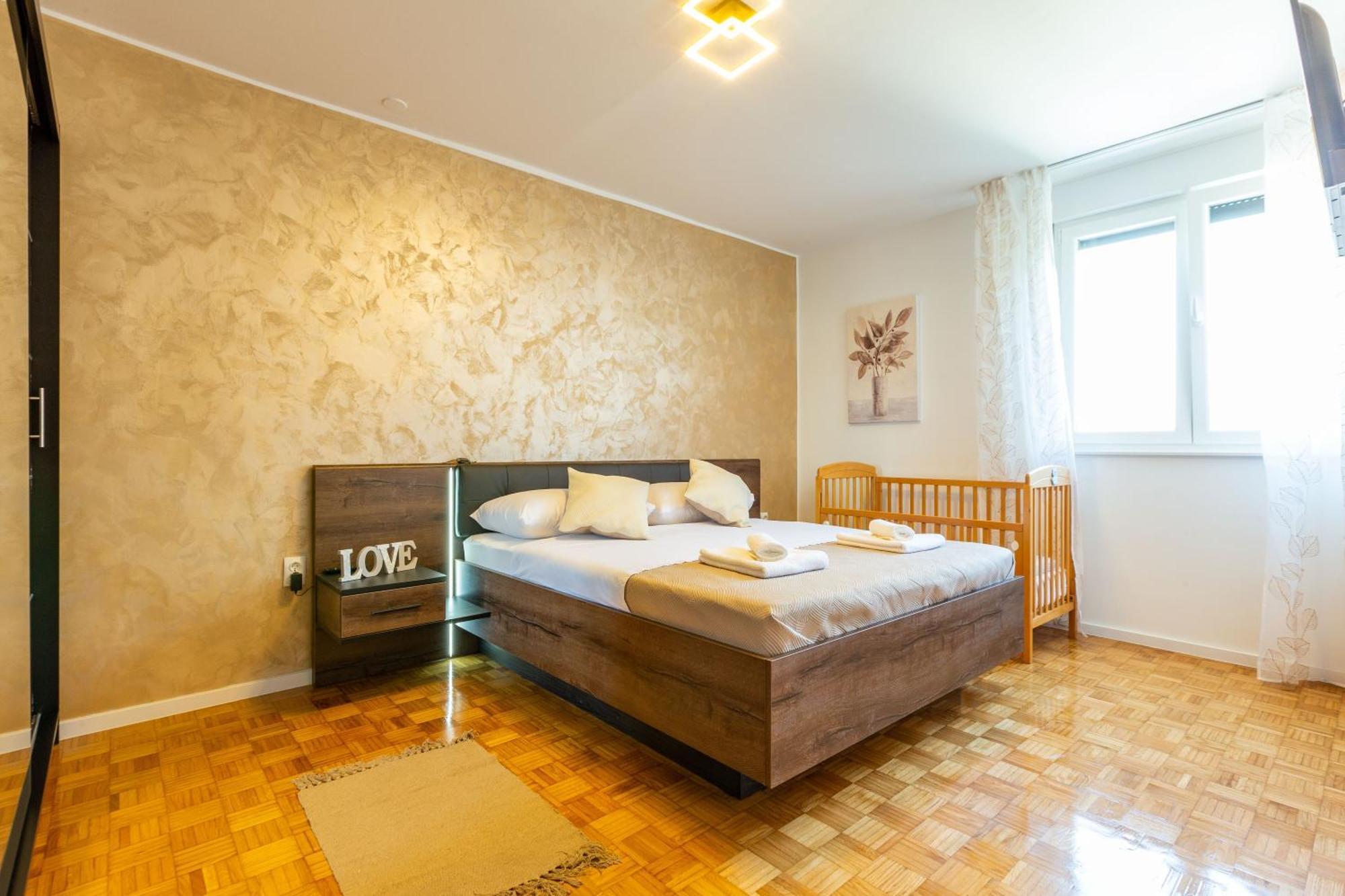 Apolon 2Bdr Apartment With Balcony Zadar Bagian luar foto