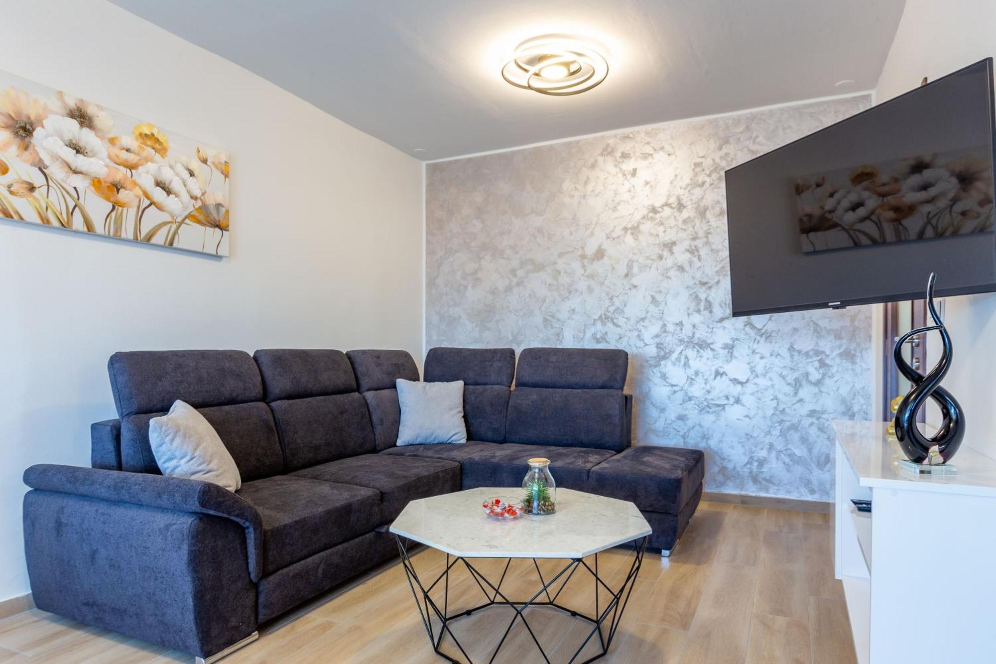 Apolon 2Bdr Apartment With Balcony Zadar Bagian luar foto