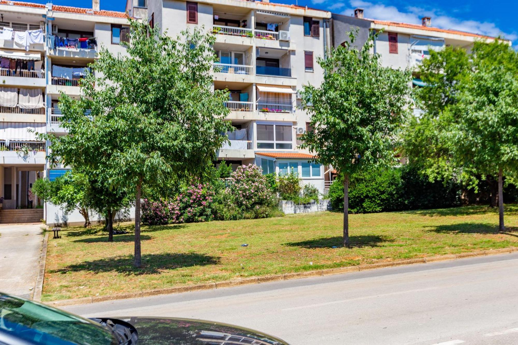 Apolon 2Bdr Apartment With Balcony Zadar Bagian luar foto