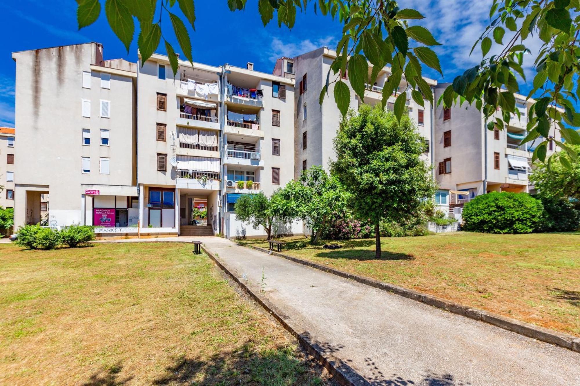 Apolon 2Bdr Apartment With Balcony Zadar Bagian luar foto